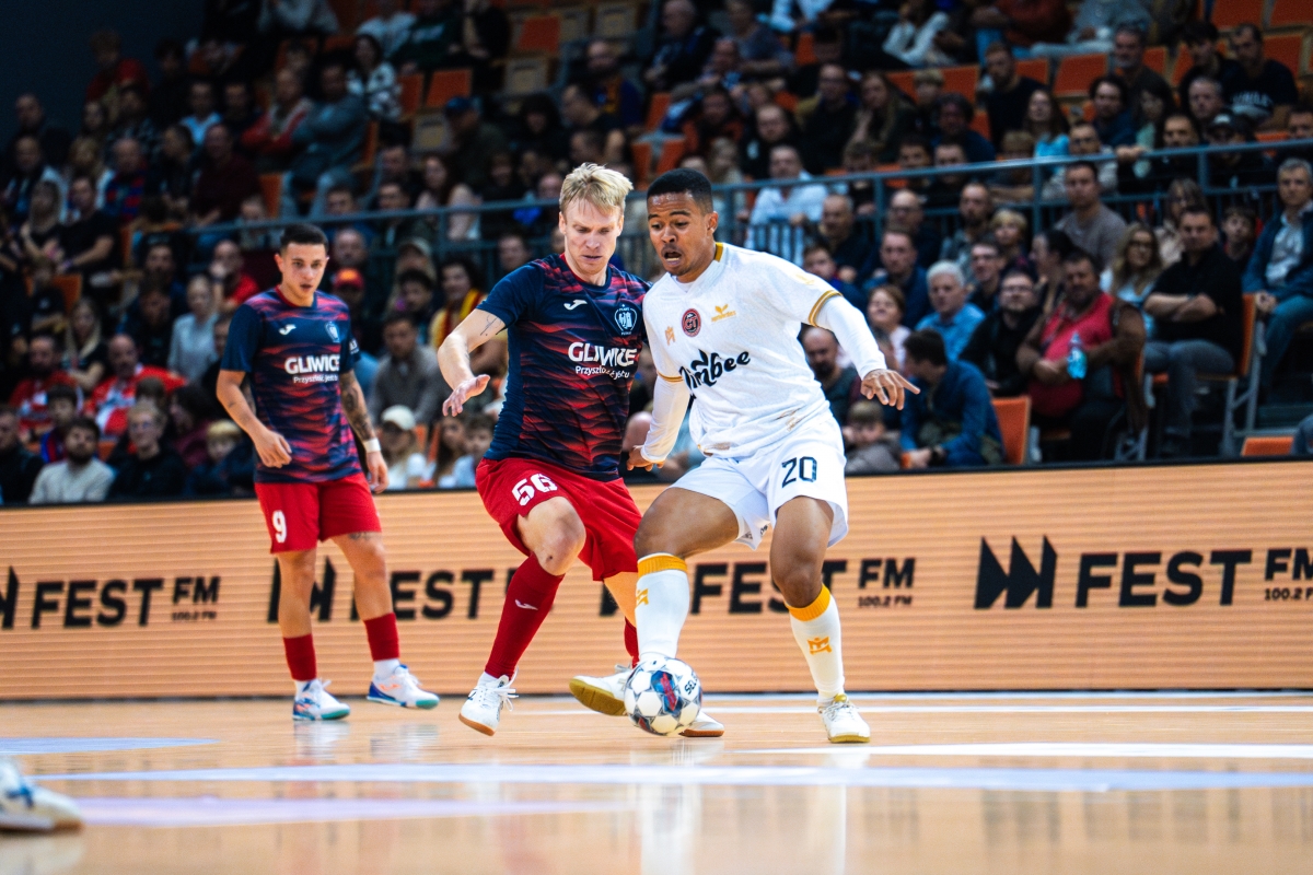 El Jimbee acaba primero de grupo en Polonia con un empate sin goles ante el campeón local