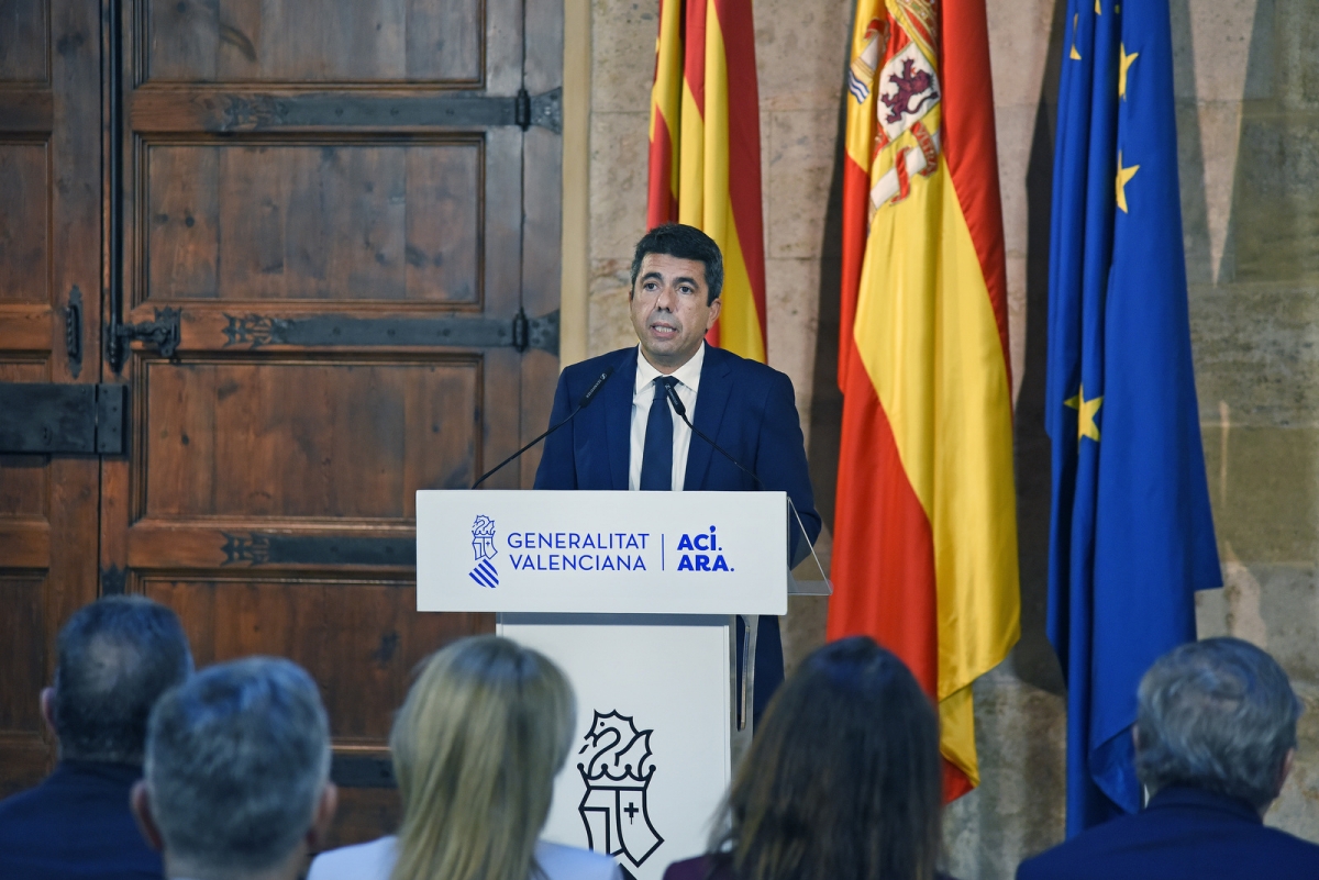 La dimisión de Mazón en imágenes