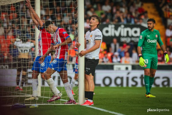 Dos triunfos locales y dos visitantes en los cuatro Valencia-Girona ligueros en Mestalla

