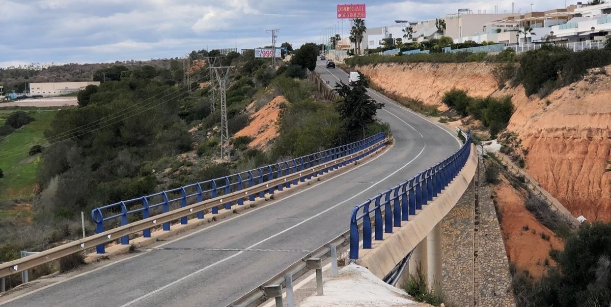 Orihuela adjudica la redacción del proyecto de la pasarela ciclopeatonal sobre la AP-7
