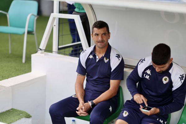 Torrecilla salva el puesto, pero se perderá como mínimo un partido por sanción