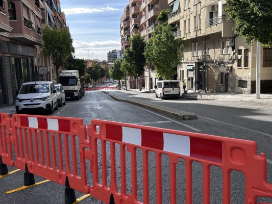 Comienzan las obras de reurbanización y mejora de la calle Clara Campoamor en Elche
