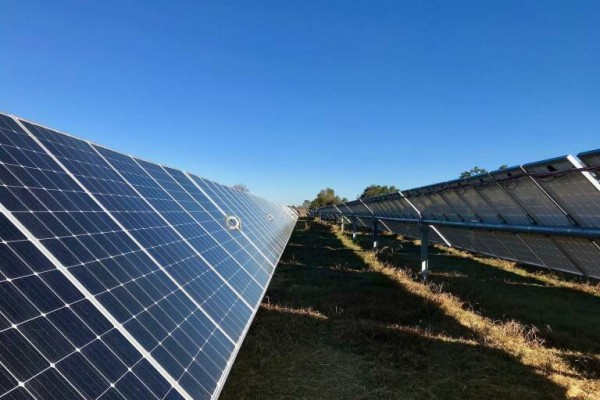 Industria autoriza la planta 'Solar Fotovoltaica Requena 5', de 33,88 MW de potencia