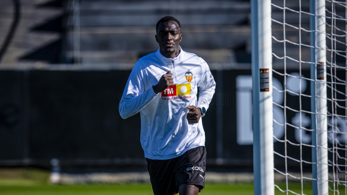 Diakhaby avanza en su recuperación y ya pisa césped; Ramazani toca balón