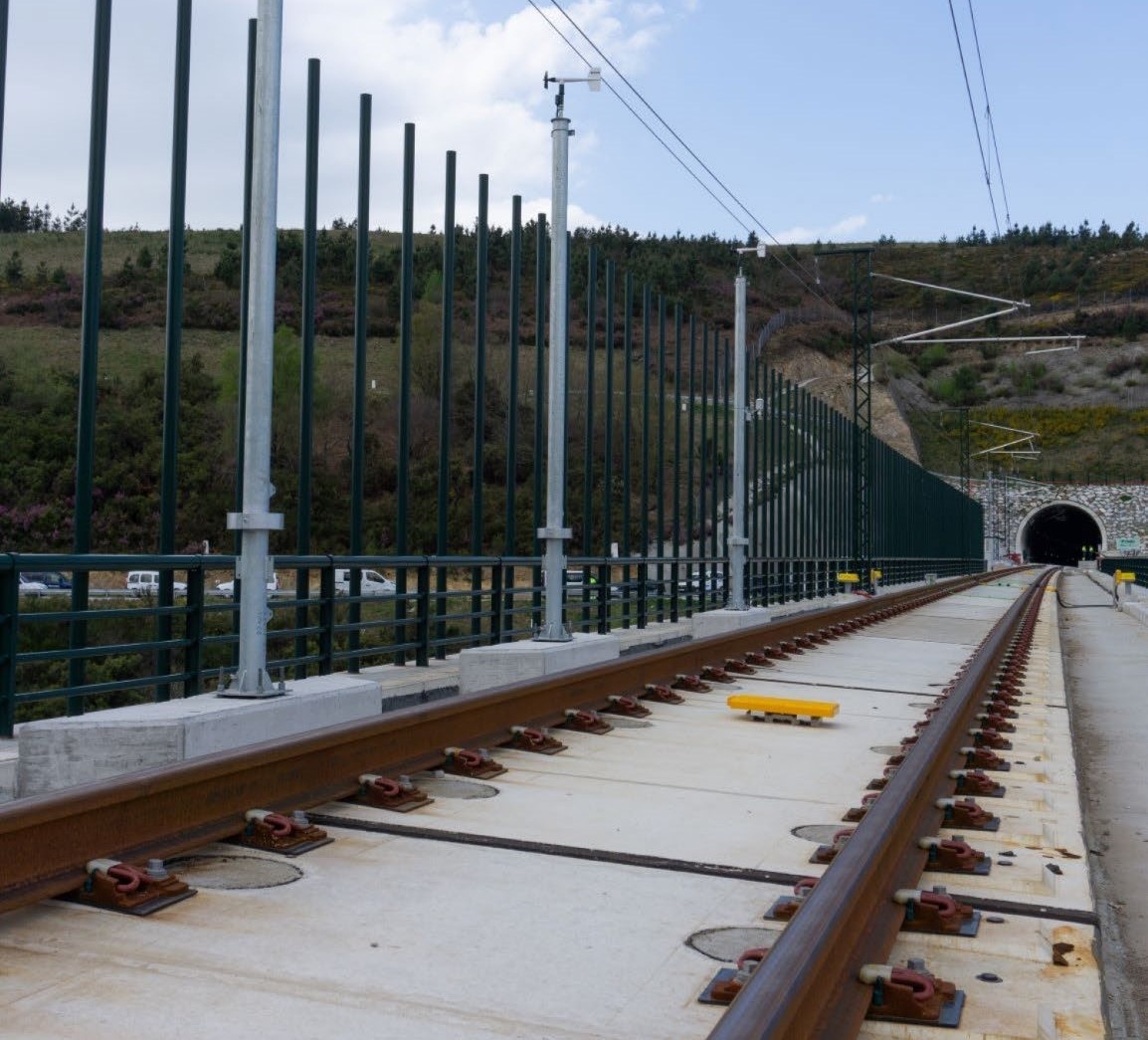 El Ministerio adjudica la instalación de otros 68 kilómetros de vía de la línea de alta velocidad entre Murcia y Almería por 31 millones