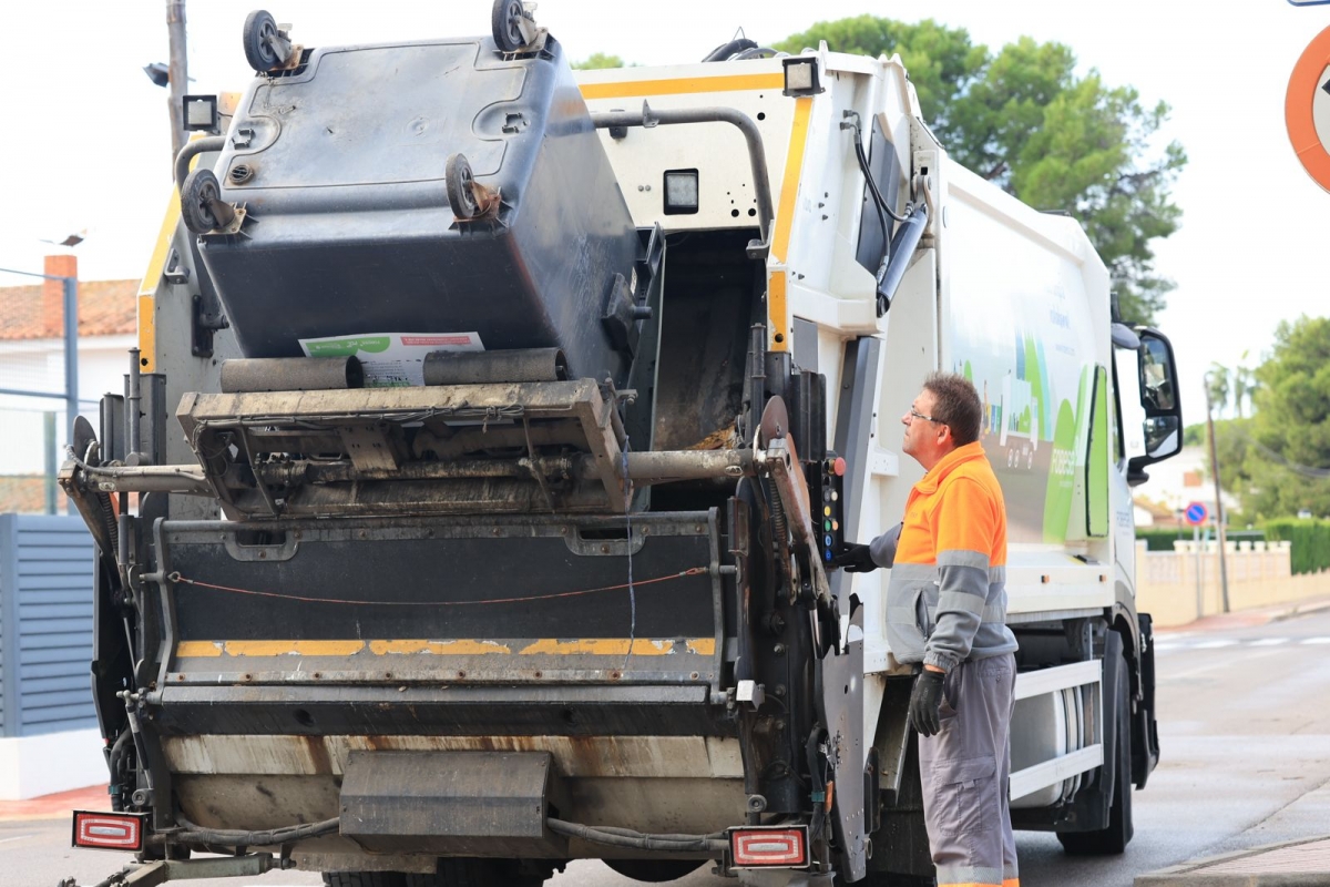 Benicàssim pone en marcha su nuevo servicio de recogida de residuos y limpieza valorado en 47 millones