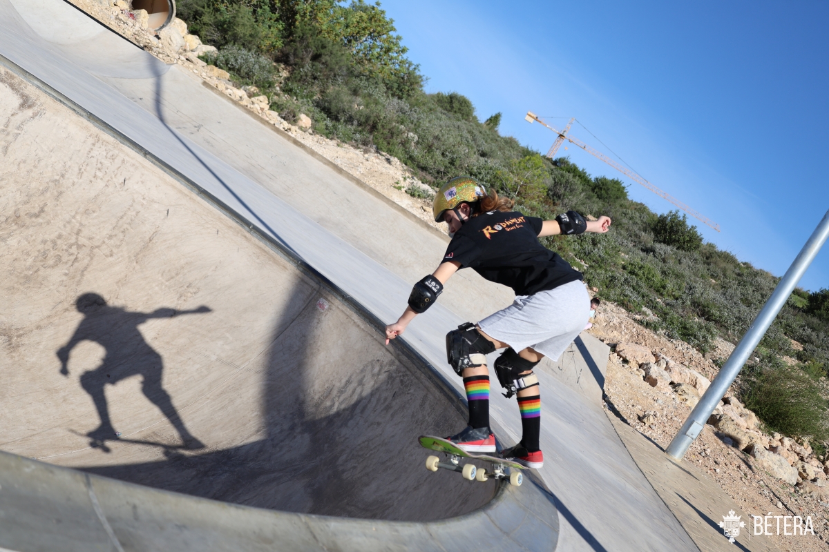 Un skater en el Parc de les Alfàbegues. - Foto: AYUNTAMIENTO DE BÉTERA