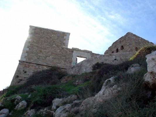 El Fuerte de Navidad busca una solución definitiva para las casamatas dañadas por el mar