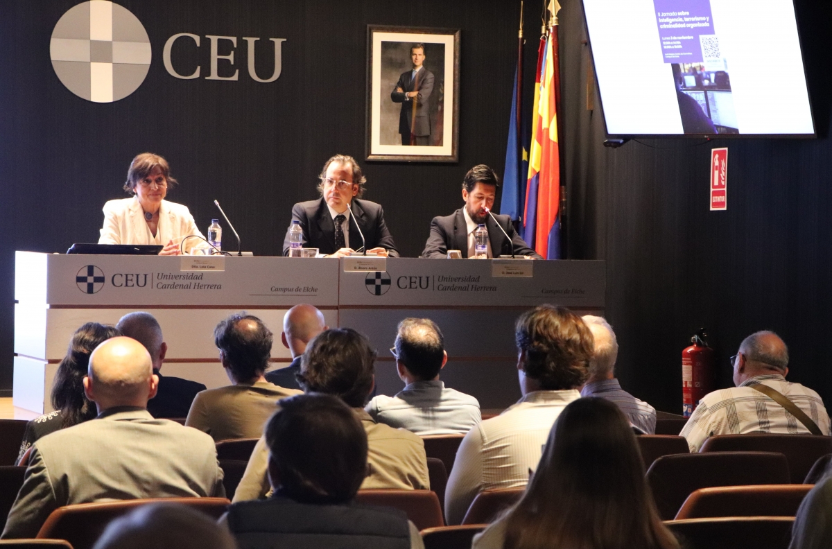 Expertos alertan en el CEU de Elche del uso delictivo de la tecnología y del avance silencioso del crimen organizado en España