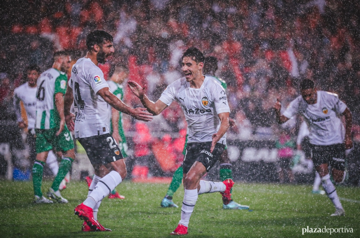 El Valencia, tres años sin un gol de falta directa en liga