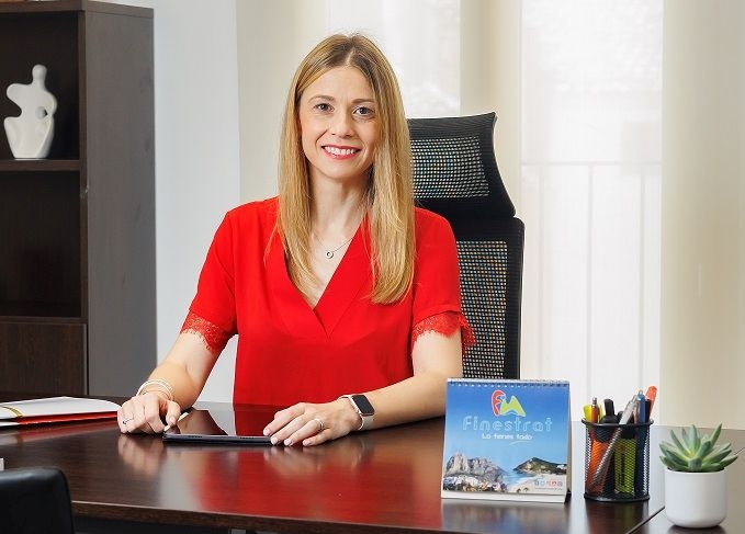 Nati Algado, la posible alcaldesa de Finestrat con la salida de Juanfran Pérez Llorca