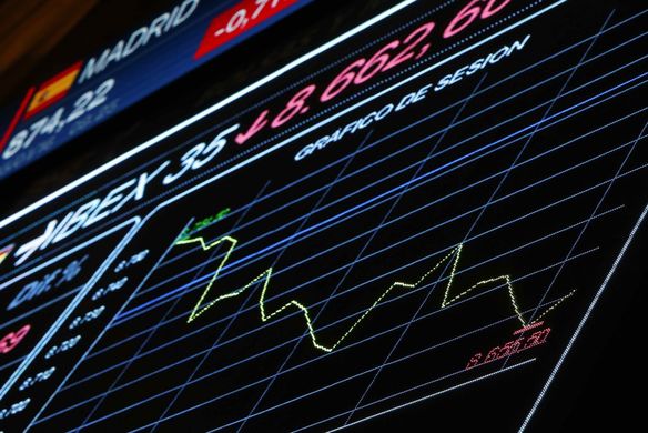 El Ibex 35 acelera su caída minutos después de abrir y pierde los 9.000 puntos