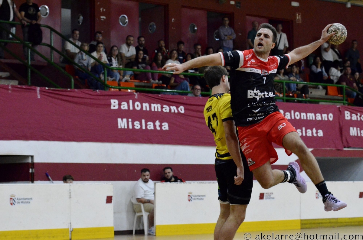 Balonmano Mislata vence con autoridad a Algemesí y sigue arriba