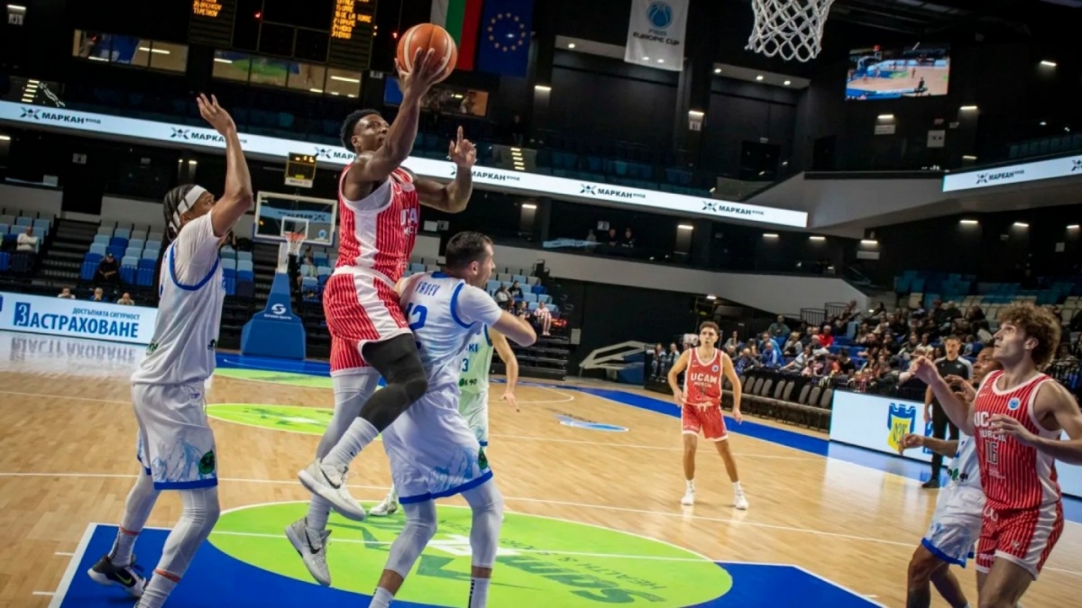 El UCAM CB, líder en Europa, es arrasador en Bulgaria en una muy buena segunda parte  