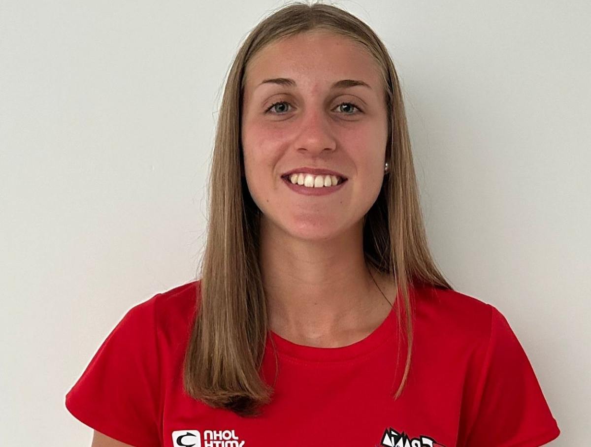 Patri Guillamón, canterana del Algar Surmenor, en la concentración permanente nacional de voley playa