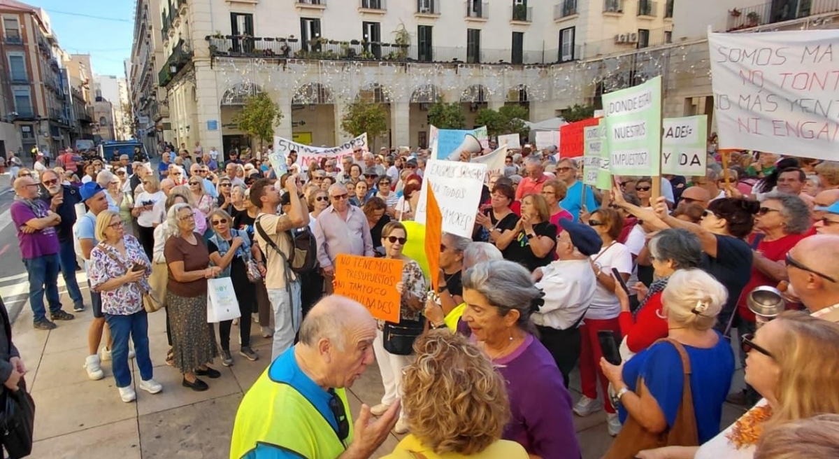 Alicante extiende la ayuda a domicilio y el uso de los centros de mayores hasta desatascar sus contratas