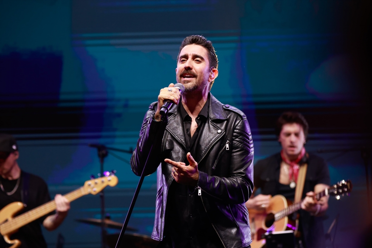 Álex Ubago celebra los 25 años de '¿Qué pides tú?' en el Roig Arena