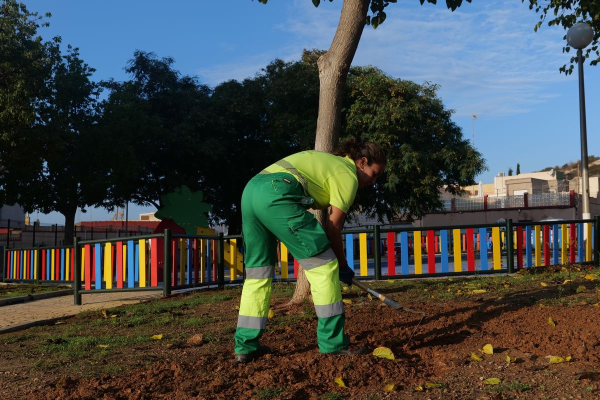Intensifican los trabajos de jardinería y limpieza en Santa Lucía, San Antón y José María de Lapuerta de Cartagena