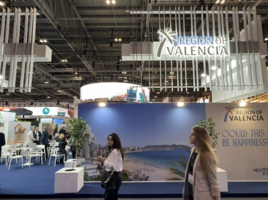 Desestacionalizar y salir del sol y playa: el 32% de los viajes de británicos a la Comunitat ya son fuera de verano