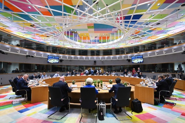 Los 27 acuerdan una reducción del 90% de las emisiones en 2040 pero que relajan con flexibilidades