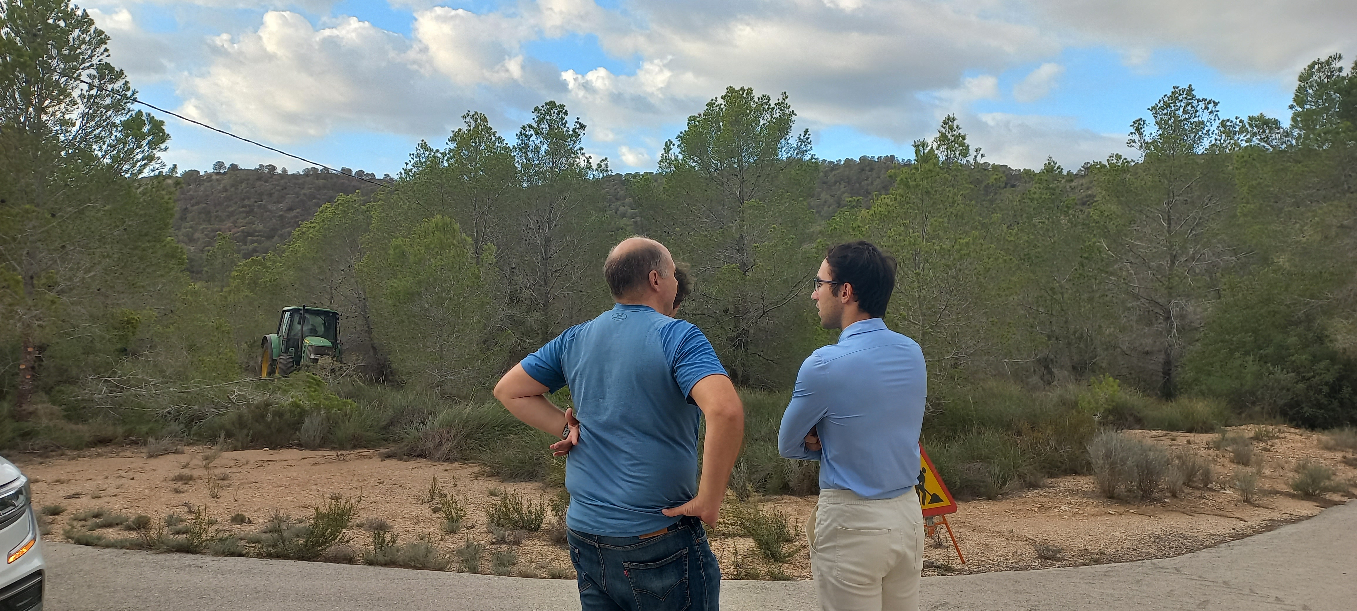Comienza en la Vila la limpieza de la partida La Robella creando cortafuegos para prevenir incendios forestales  