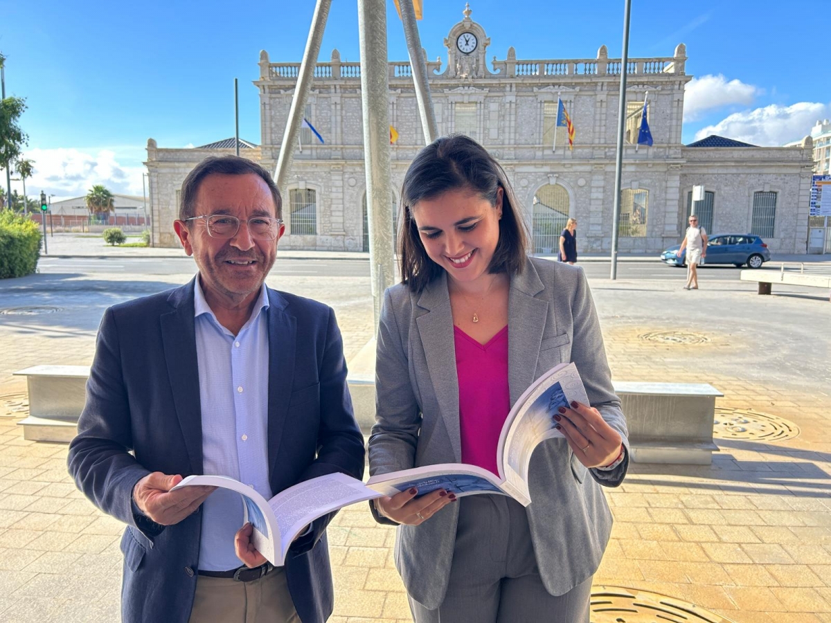 Casa Mediterráneo dona a las bibliotecas de Alicante ejemplares de 'Cuentos de las dos orillas'