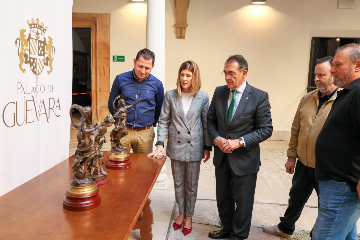 Tres nuevas esculturas en el Palacio Guevara - Foto: AYTO. LORCA Tres nuevas esculturas en el Palacio Guevara