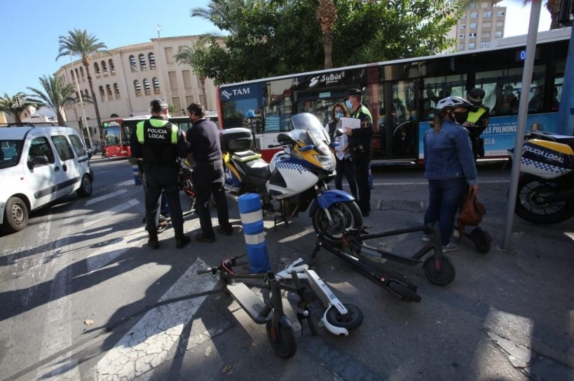 Alicante exigirá seguro de responsabilidad civil y certificado de circulación a los patinetes eléctricos desde enero