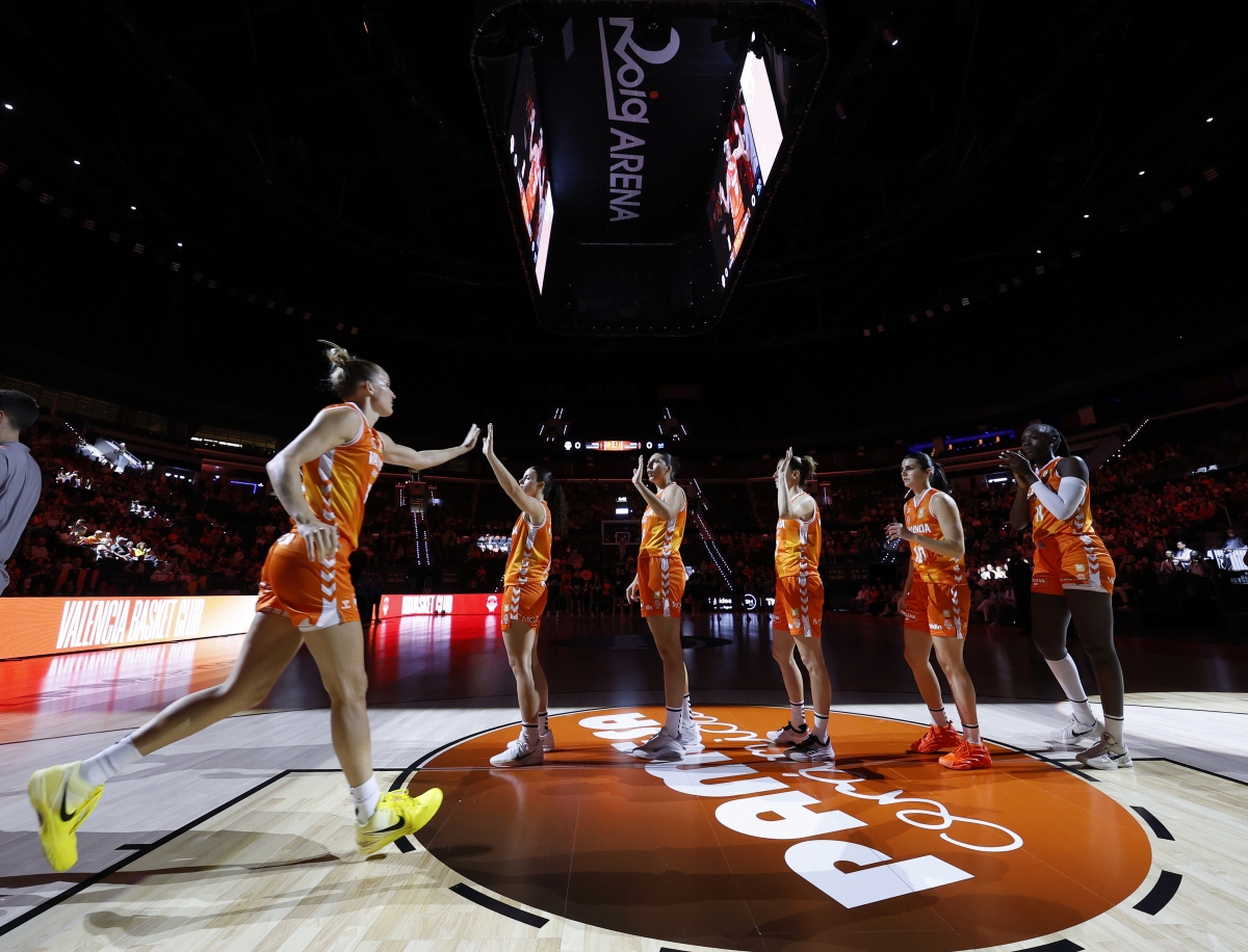 El Valencia busca su quinto triunfo para seguir en lo más alto de la Liga antes del parón