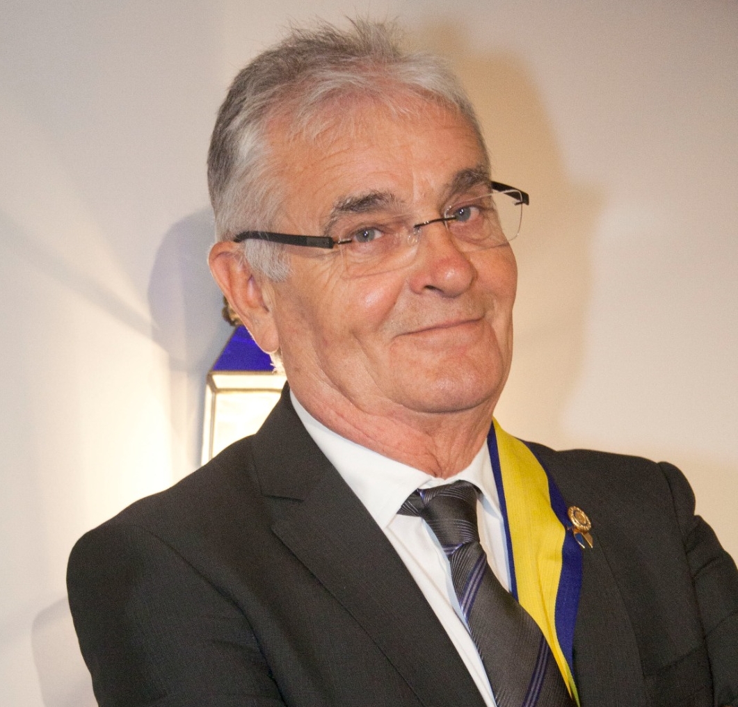 Cámara Alicante otorga al empresario de Benidorm Enrique Ballester la Medalla de Oro y Brillantes