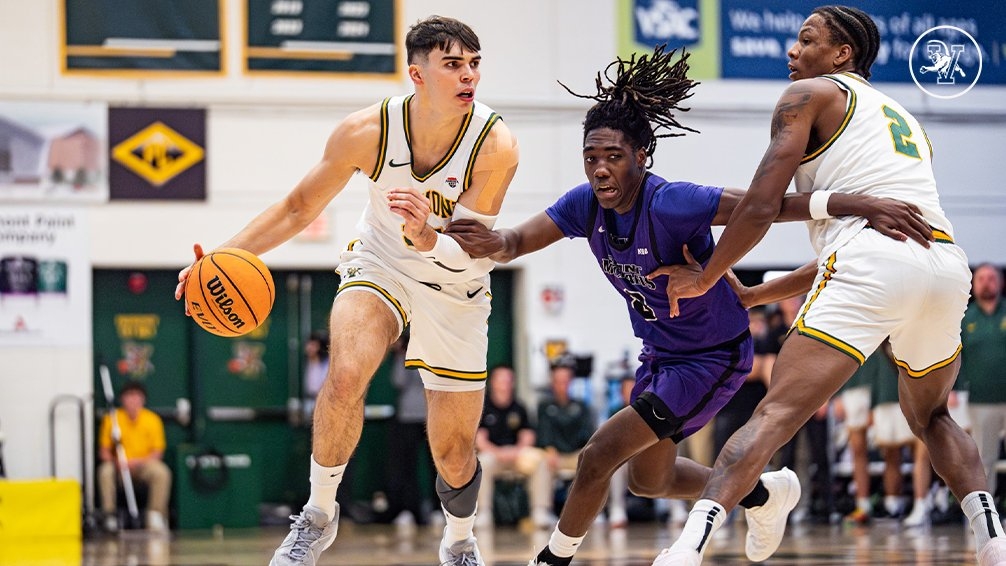 Lucas Marí se estrena como titular con Vermont y se acerca al 'triple-doble'