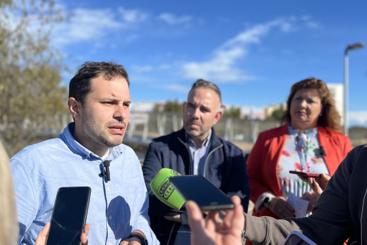 Los miembros del PSPV de Castelló, José Luis López, Rafa Simó y Patricia Puerta.