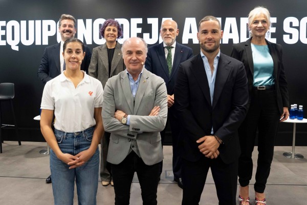 Bambo Diaby pone cara al compromiso de LaLiga y el Elche CF contra el acoso escolar
