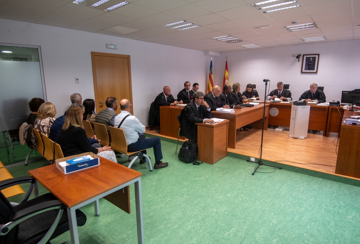La Audiencia archiva la causa del 'caso enchufes' de Benidorm para cinco acusados