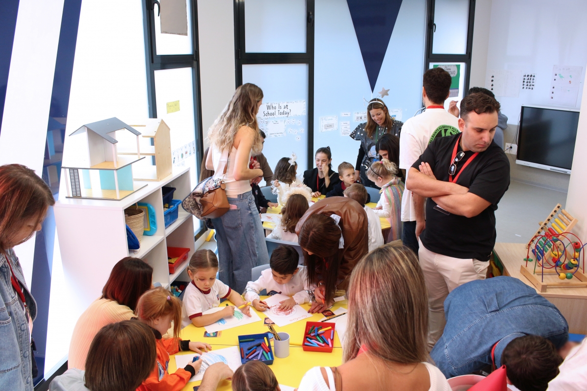 Más de 500 alumnos de Valencia celebran su Día del Espacio y recaudan fondos para la salud mental