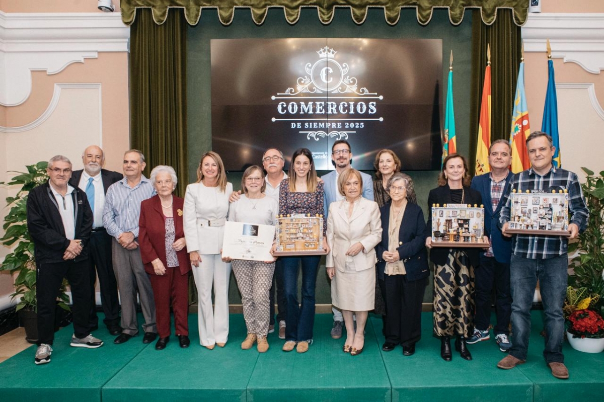 Castelló premia la veteranía de los negocios Muebles Pachés, Pajarería Esparza y la tienda de arte Babiloni