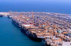 Evacuan un edificio en el Puerto de Valencia a causa de una fuga de gas inflamable