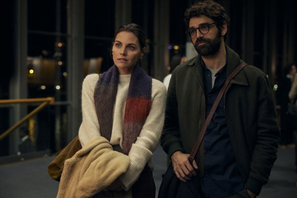 'Siempre es invierno': Una 'anti-comedia' romántica sobre amores tardíos