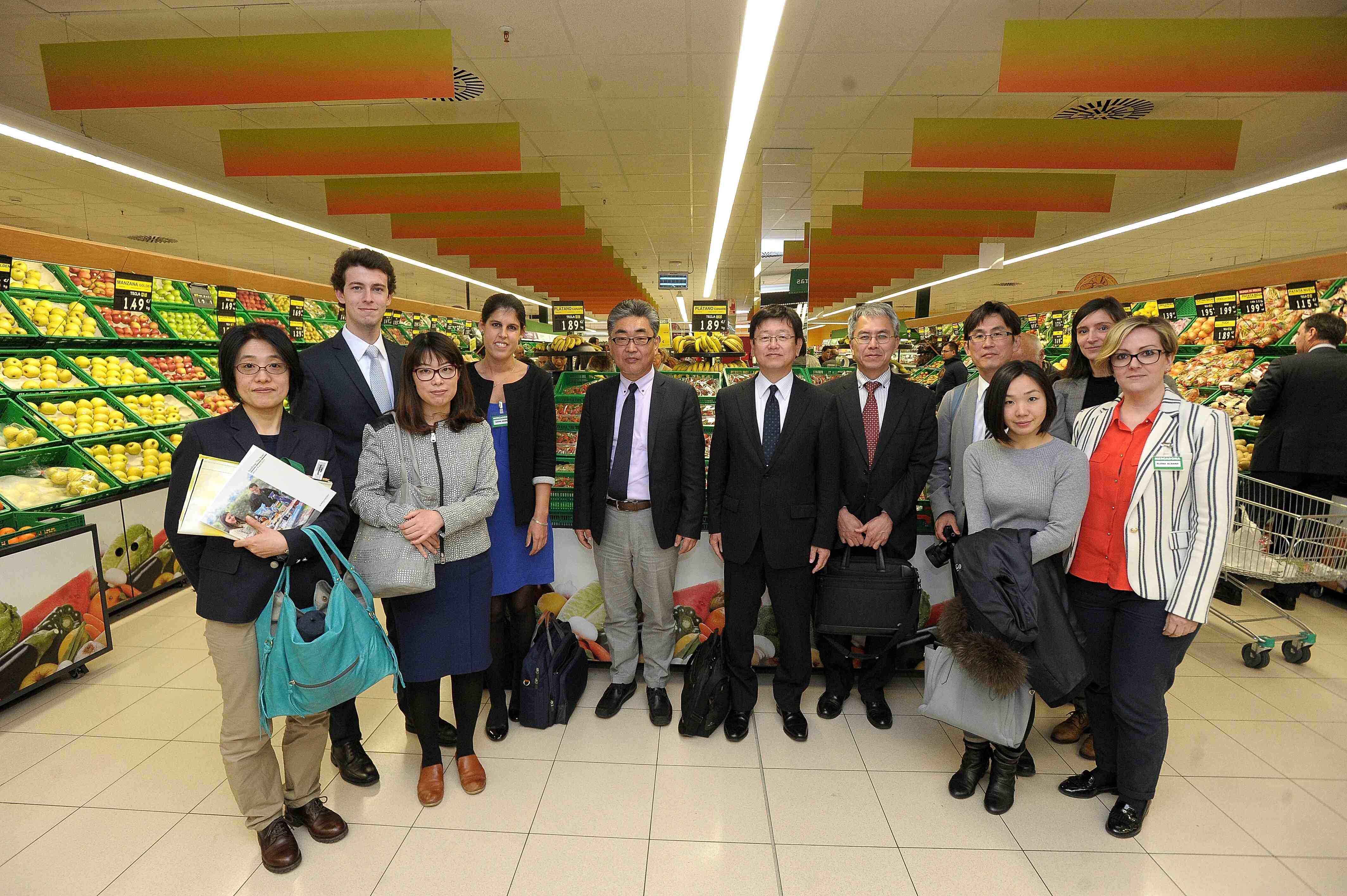 La dirección del mayor grupo cooperativista de consumidores del mundo visita Mercadona