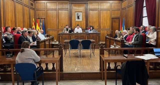 Alcoy da continuidad al servicio de basura y limpieza viaria caducado tras retirar del pleno el nuevo pliego