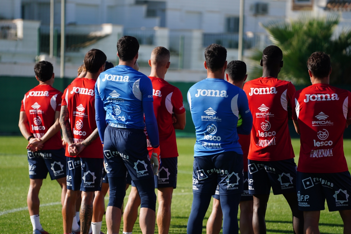 El Murcia, con Adrián Colunga confirmado, busca progresar ante un Nástic de infausto recuerdo