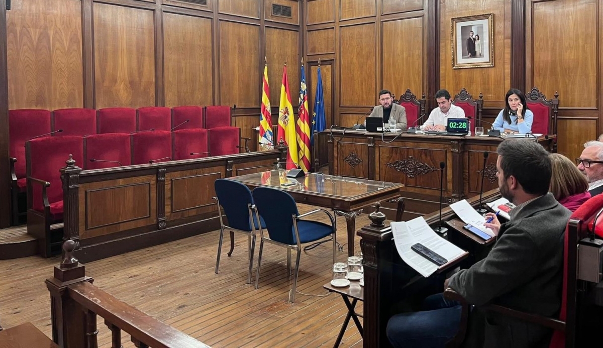 Bancos vacíos del PP y Vox mientras se trataba la moción de Compromís. - 