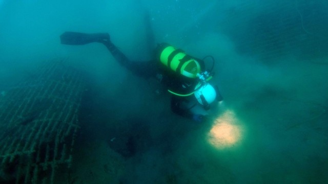Un equipo de arqueólogos vuelve al pecio Bou Ferrer para analizar el estado del yacimiento de la Vila