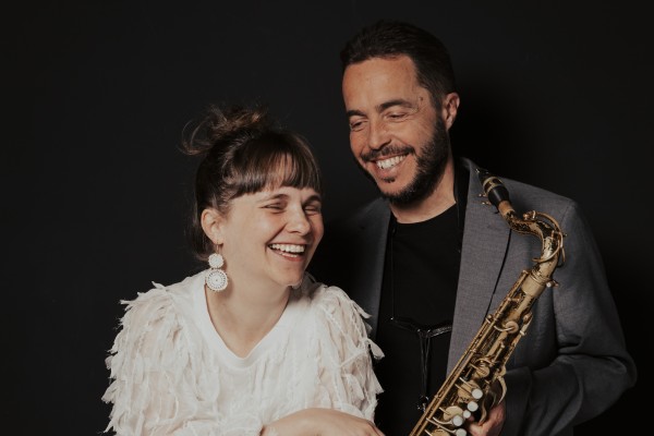 El dúo Bea Montero y Javier Bruna hace gala de su sintonía y complicidad en un concierto en Castelló