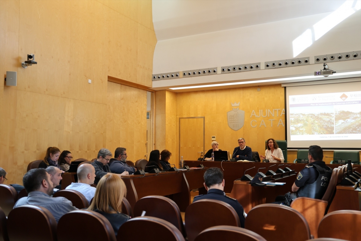Un experto de UPV forma sobre inundaciones al Cecopal de Catarroja y analiza los puntos críticos del municipio