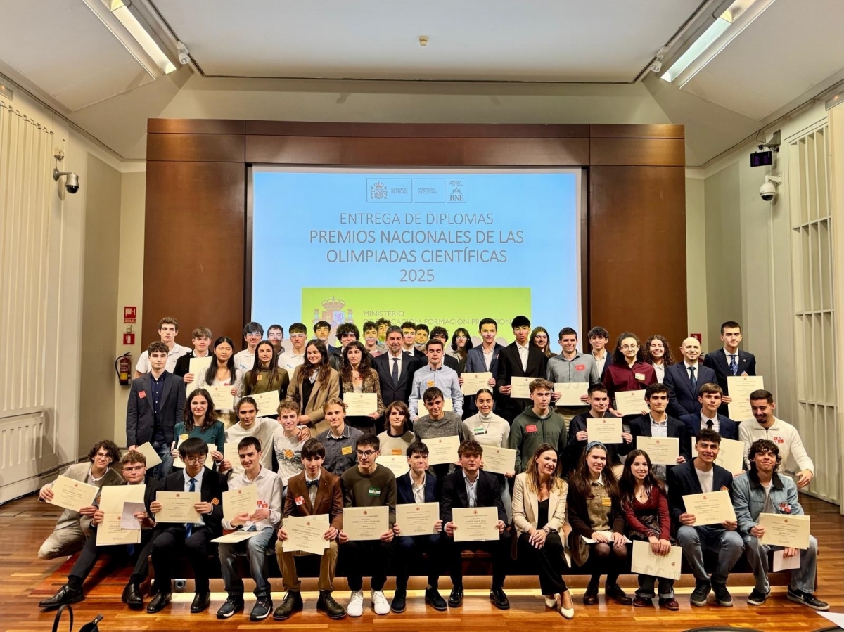 Un total de 13 estudiantes valencianos de Bachillerato y Secundaria reciben los premios de las Olimpiadas Científicas