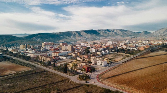 Aielo de Malferit pone límites a las macroplantas solares y eólicas tras el visto bueno de la Generalitat