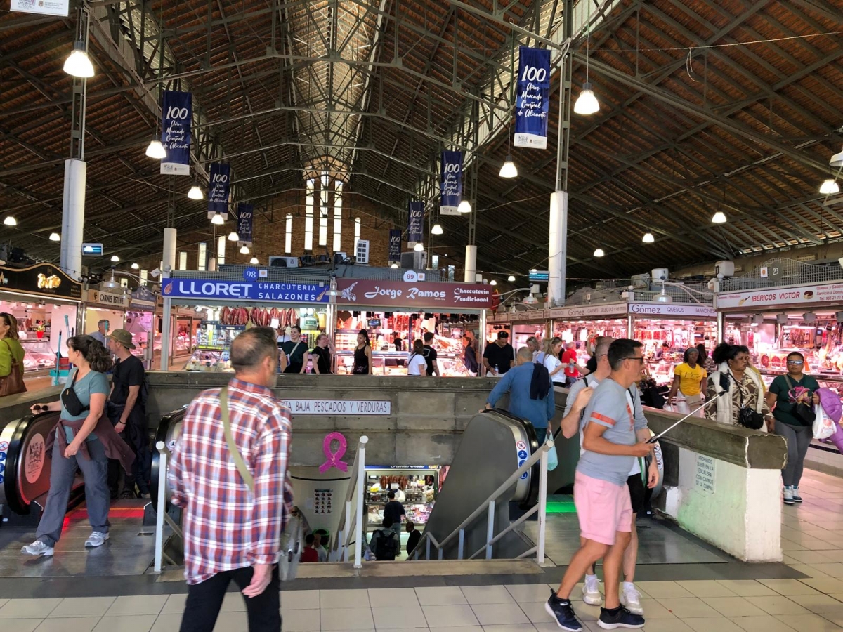 La hora de los mercados: Alicante revisa sus normas para regular la hostelería y ampliar horarios