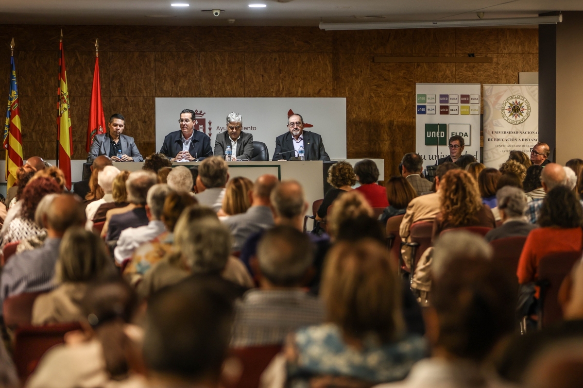 La UNED de Elda alcanza un récord de matriculaciones al superar el millar de alumnos