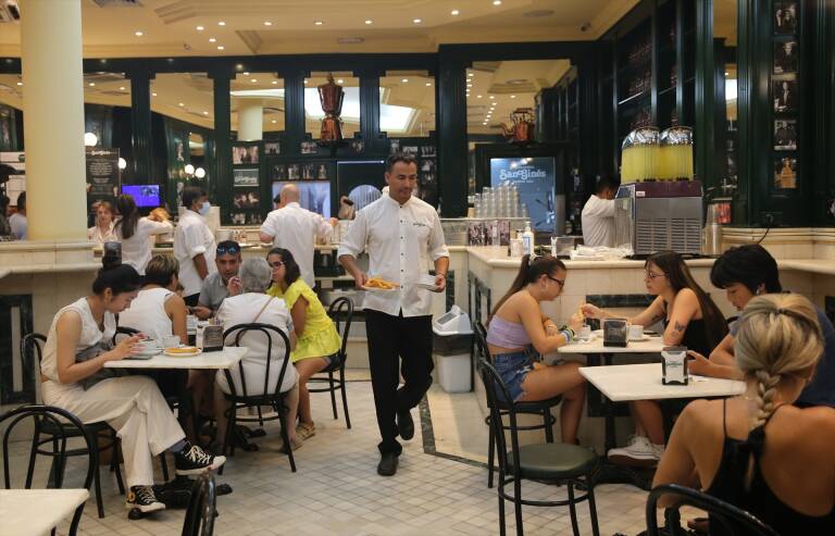 La subida de precios de los bares y restaurantes se moderó al 4,1% en el segundo trimestre de 2024